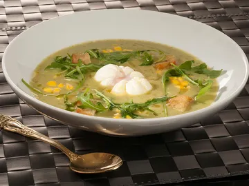Crema de calabacín con huevo flor Crema de calabacín con huevo flor