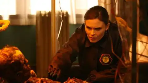 Booth y Brennan deciden ponerse en la piel del otro para mejorar su relación Booth y Brennan deciden ponerse en la piel del otro para mejorar su relación