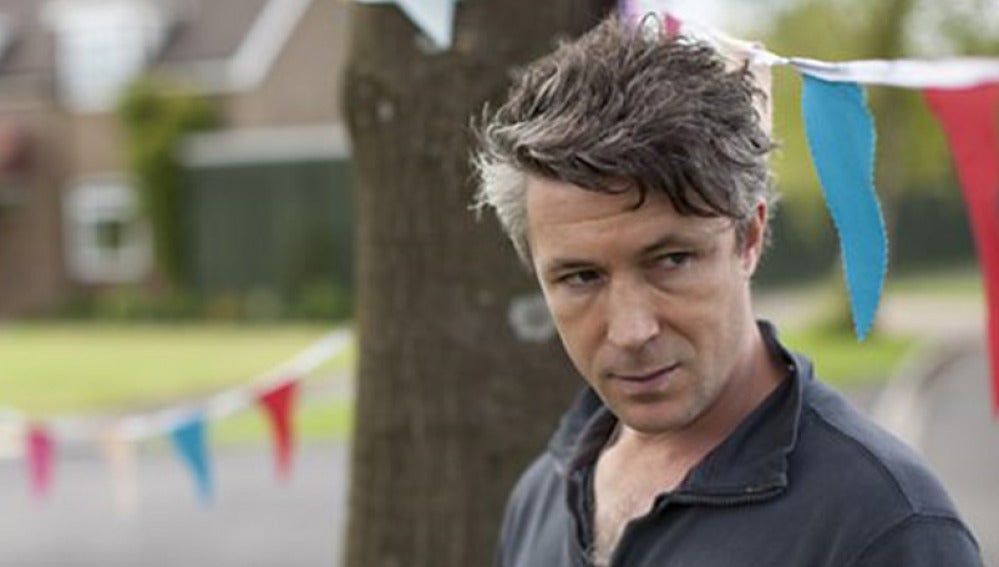 Aiden Gillen es Everett en Mayday