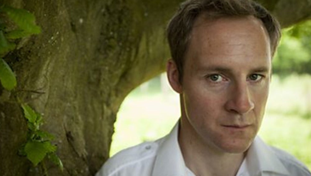 Peter McDonald es Alan en Mayday