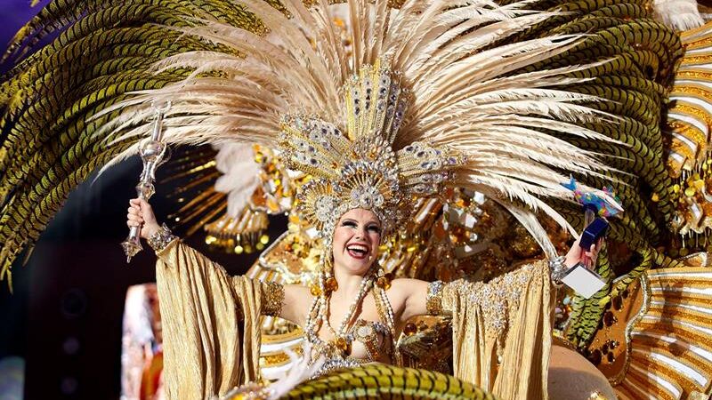 Cecilia Navarro se corona como la Reina del Carnaval de Tenerife