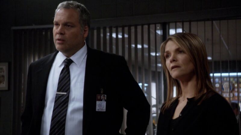 El detective Nichols se une a Goren y Eames para encontrar a un tirador