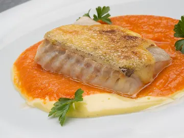 Bacalao con tomate y mahonesa Bacalao con tomate y mahonesa