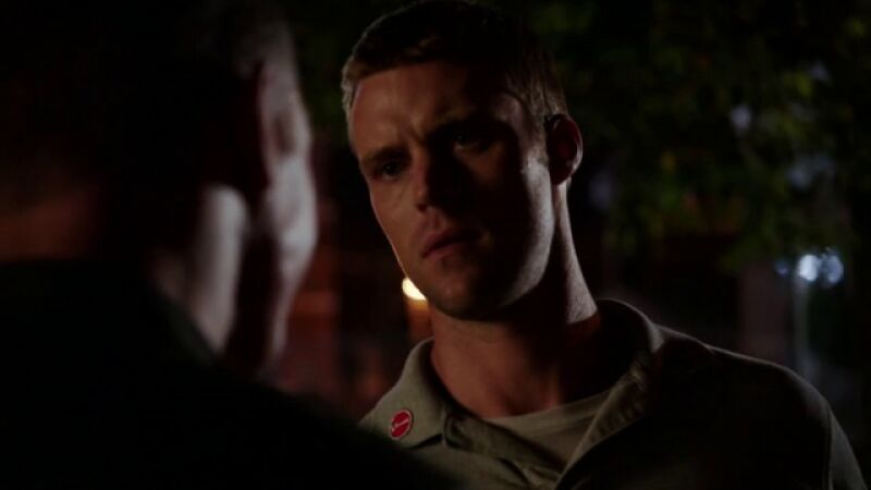 Un policía corrupto pretende encubrir un accidente de tráfico