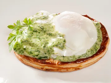 Huevos escalfados con bechamel de espinacas Huevos escalfados con bechamel de espinacas