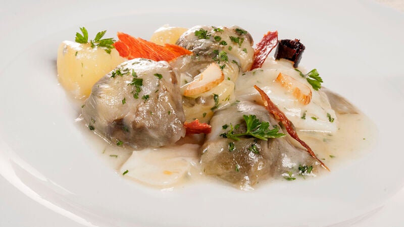 Alcachofas con pilpil de bacalao