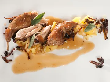 Codornices en salsa Codornices en salsa