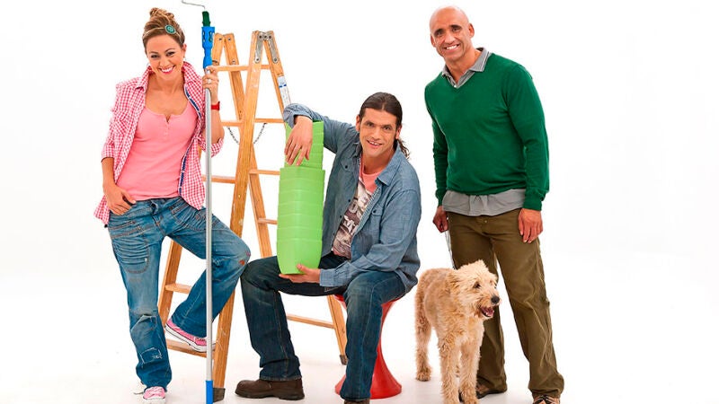 Renueva un baño anticuado, y da un nuevo uso a una puerta con los expertos en decoración