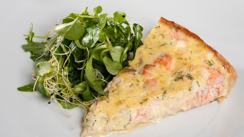 Tarta de salmón y eneldo