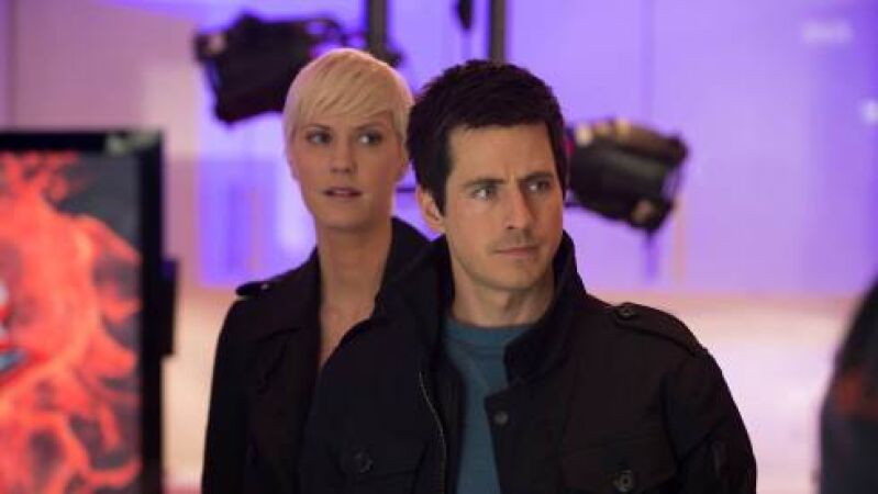 Un concursante de un programa de cocina es envenenado en directo, en ‘The Listener’ 