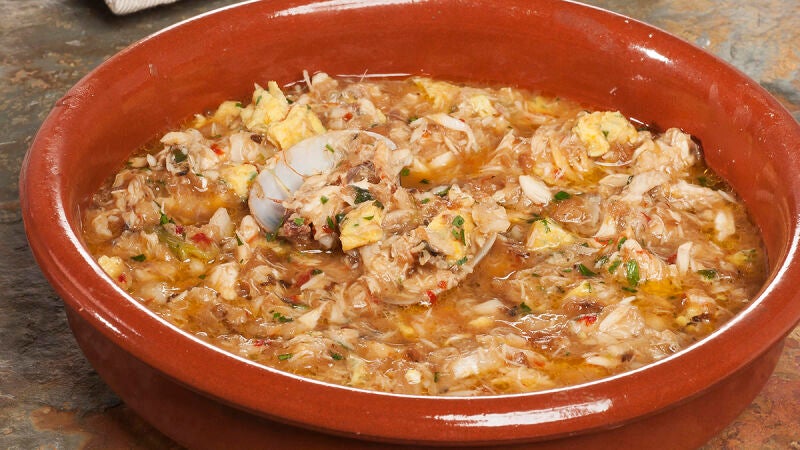 Sopa de ajo y pescado