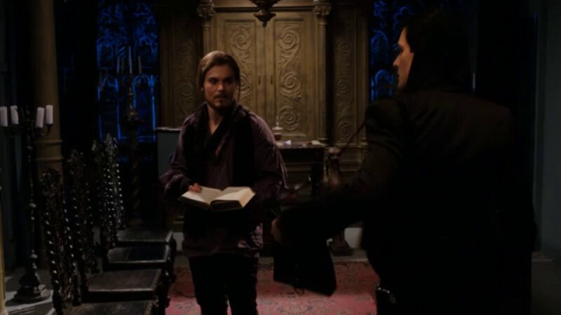 Nichols y Stevens investigan a un grupo de vampiros