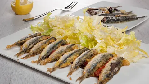 Rebozado de anchoa y pimiento frito Rebozado de anchoa y pimiento frito