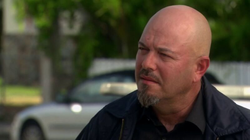 Denuncian a Carlos para que lo deporten