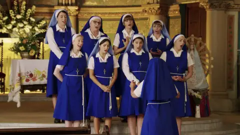 - Esperanza permanece muy triste durante el ensayo - Esperanza permanece muy triste durante el ensayo