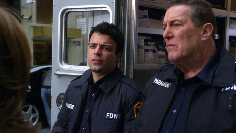 Dos técnicos de ambulancia involucrados en la violación de una joven 