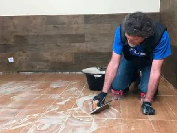 Aprende a cambiar el suelo con Bricomanía Aprende a cambiar el suelo con Bricomanía