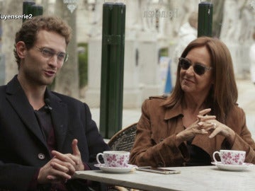 Peter Vives y María Dueñas explican cómo crearon sus personajes de espías en 'El tiempo entre costuras" Peter Vives y María Dueñas explican cómo crearon sus personajes de espías en 'El tiempo entre costuras"