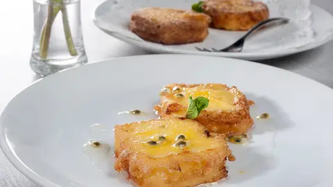 Leche frita de maíz y salsa de maracuyá Leche frita de maíz y salsa de maracuyá