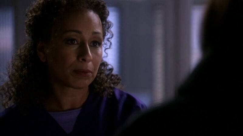 Investigan el caso de una chica con múltiples cortes