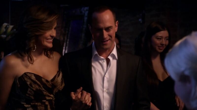 Olivia y Stabler visitan un club de intercambio de parejas