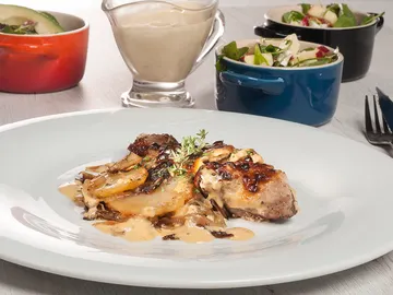 Conejo gratinado con verduras y alioli de tomillo Conejo gratinado con verduras y alioli de tomillo