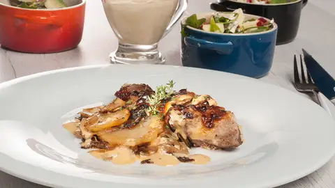 Conejo gratinado con verduras y alioli de tomillo Conejo gratinado con verduras y alioli de tomillo