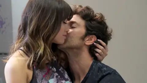 Frame 56.385576 de: Un tierno beso marca el final de 'Esperanza Mía' Frame 56.385576 de: Un tierno beso marca el final de 'Esperanza Mía'
