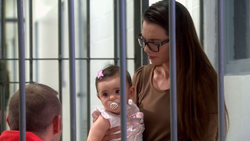 Greysi acude a despedir a Rodrigo con su hija