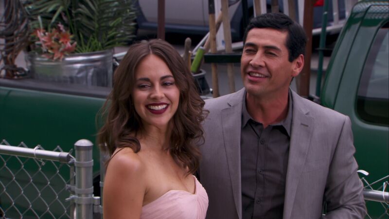 Carlos y Adela consiguen los papeles de residencia