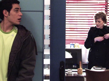Isaac en el despacho de Clara Isaac en el despacho de Clara