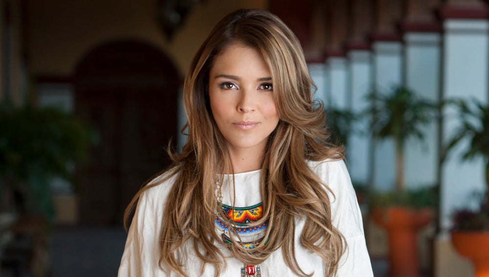 Grettell Valdés es Casandra Santos