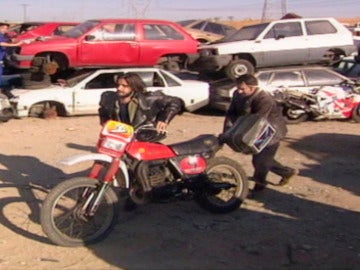 Quimi y Toni llevan la moto Quimi y Toni llevan la moto