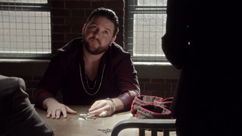 ¿Qué vale más, un diamante en bruto o el asesinato de una persona?