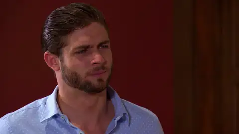 Carlos se entera de que Fernanda estuvo en la cárcel Carlos se entera de que Fernanda estuvo en la cárcel