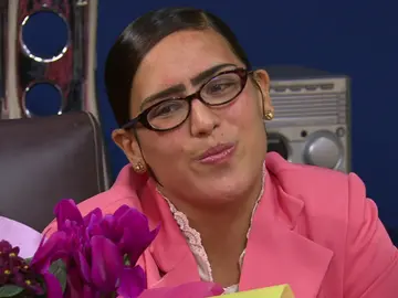 ¿Quién le habrá mandado flores a Lety? ¿Quién le habrá mandado flores a Lety?