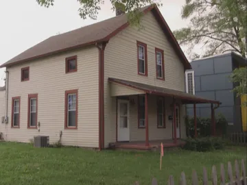Mine compra la casa de su vecino Mine compra la casa de su vecino
