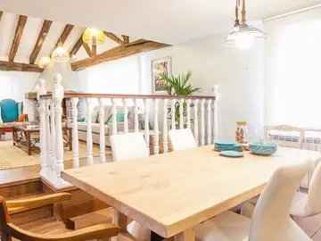 Frame 68.408193 de: La nueva cara de un gran salón de una casa de campo Frame 68.408193 de: La nueva cara de un gran salón de una casa de campo