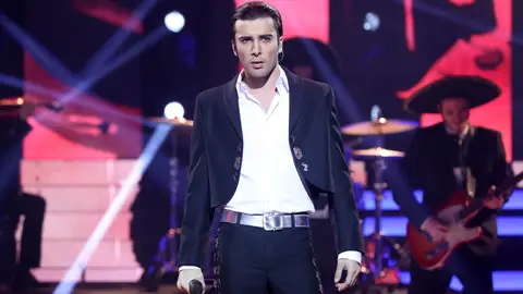 Blas Cantó se pregunta ‘Qué voy a hacer con mi amor’ en la piel de Alejandro Fernández Blas Cantó se pregunta ‘Qué voy a hacer con mi amor’ en la piel de Alejandro Fernández