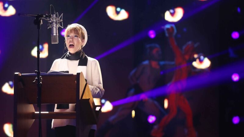 Beatriz Luengo capta todas las miradas como Barbra Streisand en ‘Memory’
