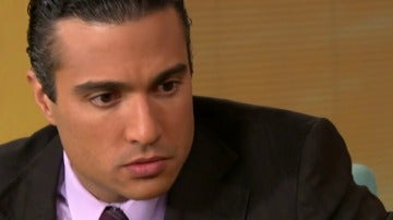 Frame 73.169874 de: "Yo me enamor&eacute; de usted como un loco y sigo igual de enamorado"