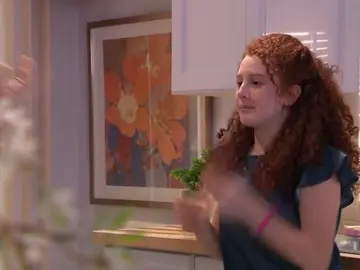 Frame 19.552 de: Lupita siente maripositas en su corazón Frame 19.552 de: Lupita siente maripositas en su corazón