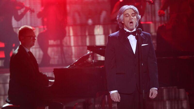 Impresionante actuación de Blas Cantó como Andrea Bocelli y su inconfundible 'Ave María'
