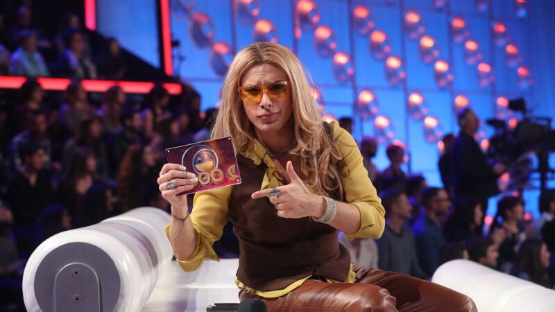 Blas Cantó estalla de emoción al proclamarse ganador de la decimosexta gala como Anastacia