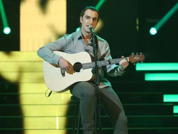 Dani Rovira demuestra su talento musical como Ismael Serrano en 'Papá, cuéntame otra vez' Dani Rovira demuestra su talento musical como Ismael Serrano en 'Papá, cuéntame otra vez'