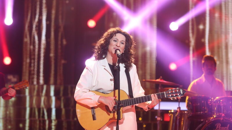 Keunam, irreconocible, interpreta ‘A fuego lento’ transformado en Rosana