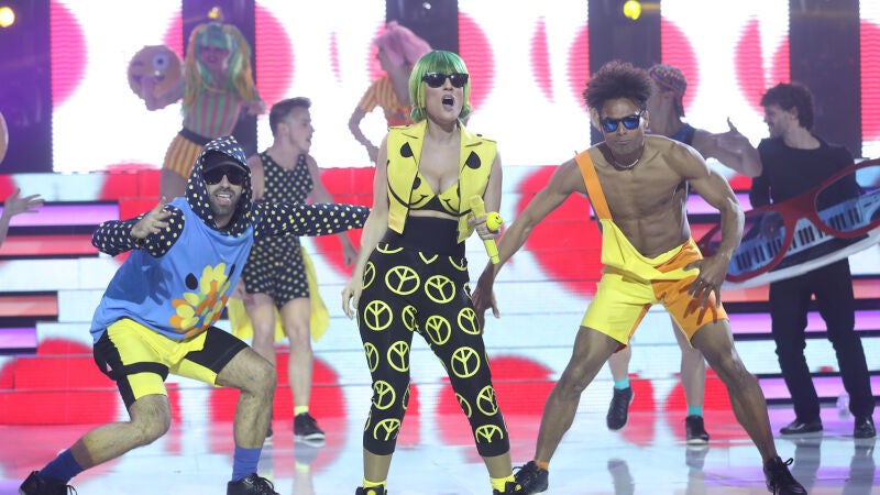 Ana Morgade nos sorprende como una extravagante Katy Perry en ‘This is how we do’ y ‘Last Friday night’