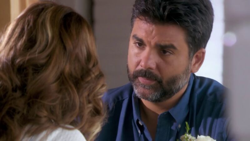 Armando intenta reconquistar a Eva