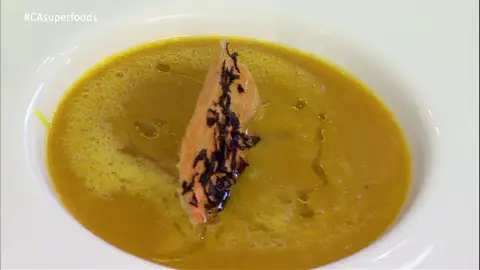 Crema de zanahoria y cúrcuma con galleta crujiente Crema de zanahoria y cúrcuma con galleta crujiente