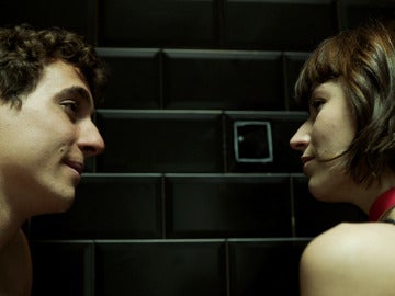 Tokio, recordando a su madre, dibuja la puerta que nunca se atrevió a abrir Tokio, recordando a su madre, dibuja la puerta que nunca se atrevió a abrir